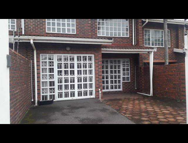 3 BEDROOM DUPLEX RENTED IN ESSENWOOD